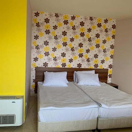 Семеен Хотел Брилянс - Family Hotel Brilliance Varna Exterior photo