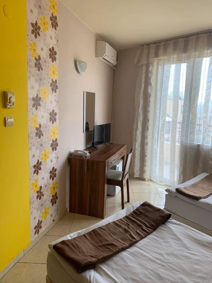 Семеен Хотел Брилянс - Family Hotel Brilliance Varna Exterior photo
