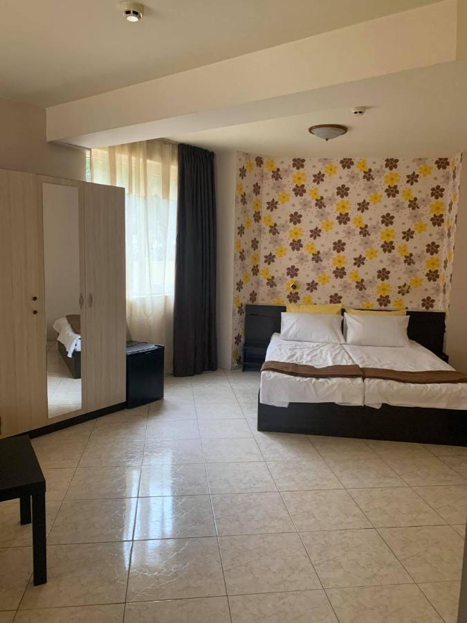 Семеен Хотел Брилянс - Family Hotel Brilliance Varna Exterior photo
