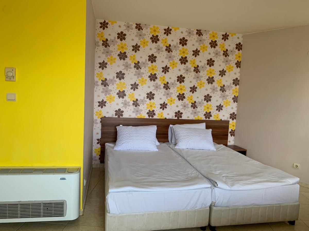 Семеен Хотел Брилянс - Family Hotel Brilliance Varna Exterior photo